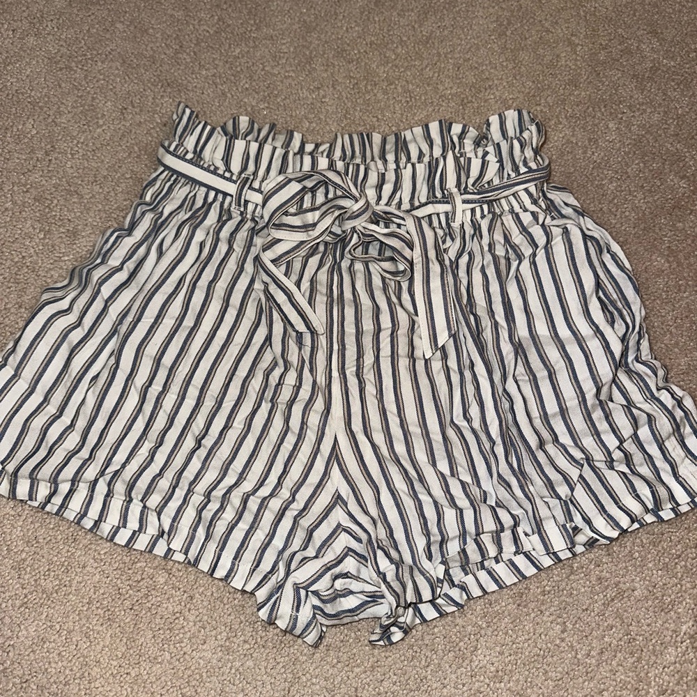 Flowy hollister paperbag tied shorts